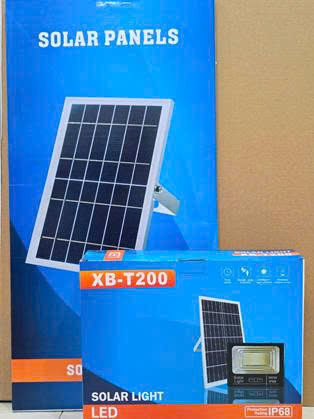 ĐÈN PHA NĂNG LƯỢNG MẶT TRỜI 200W Solar Light 200W